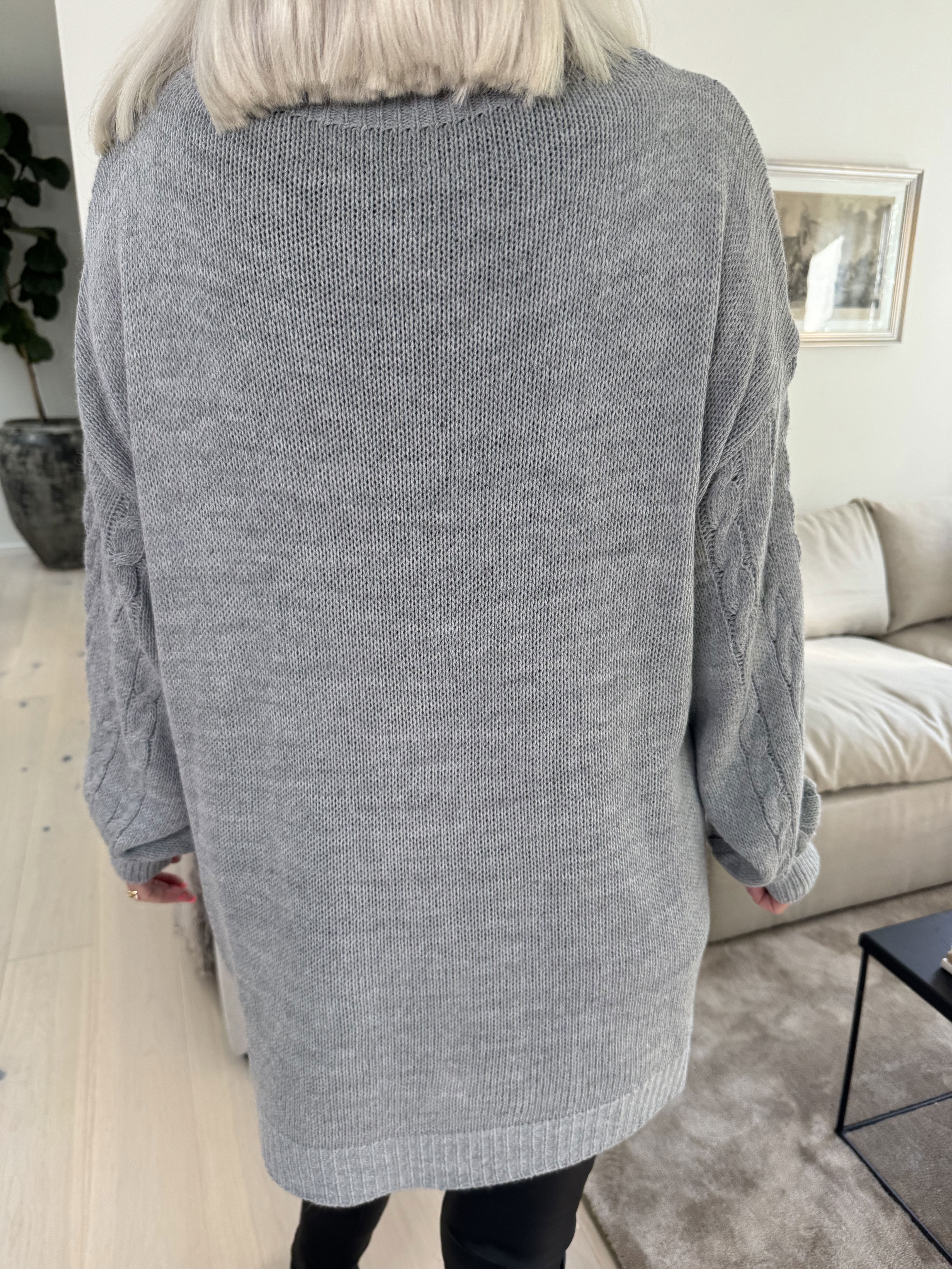 Annisa - Striktrøje med kabelstrik